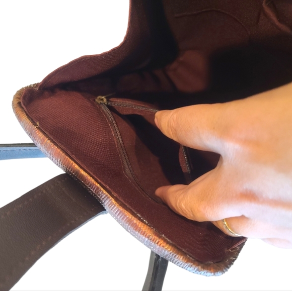 Like New Woven Hand Bag Hard Shell - Picture 10 of 10